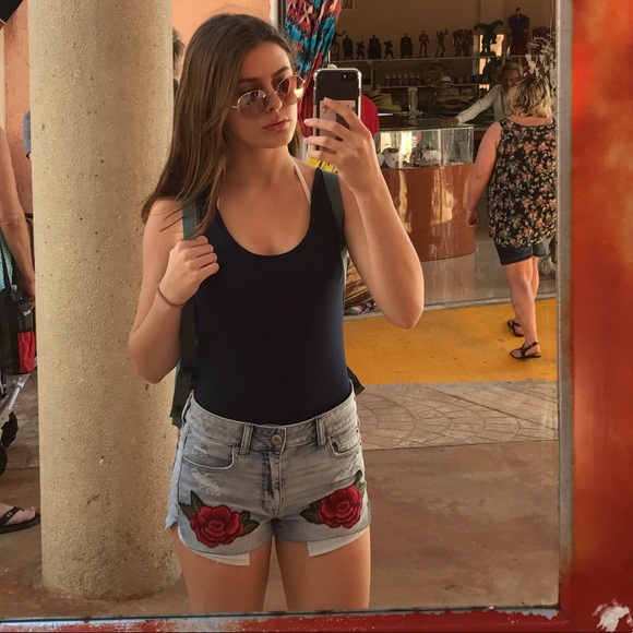 American Eagle Red Rose Embroidered Jean Shorts - Picture 3 of 6